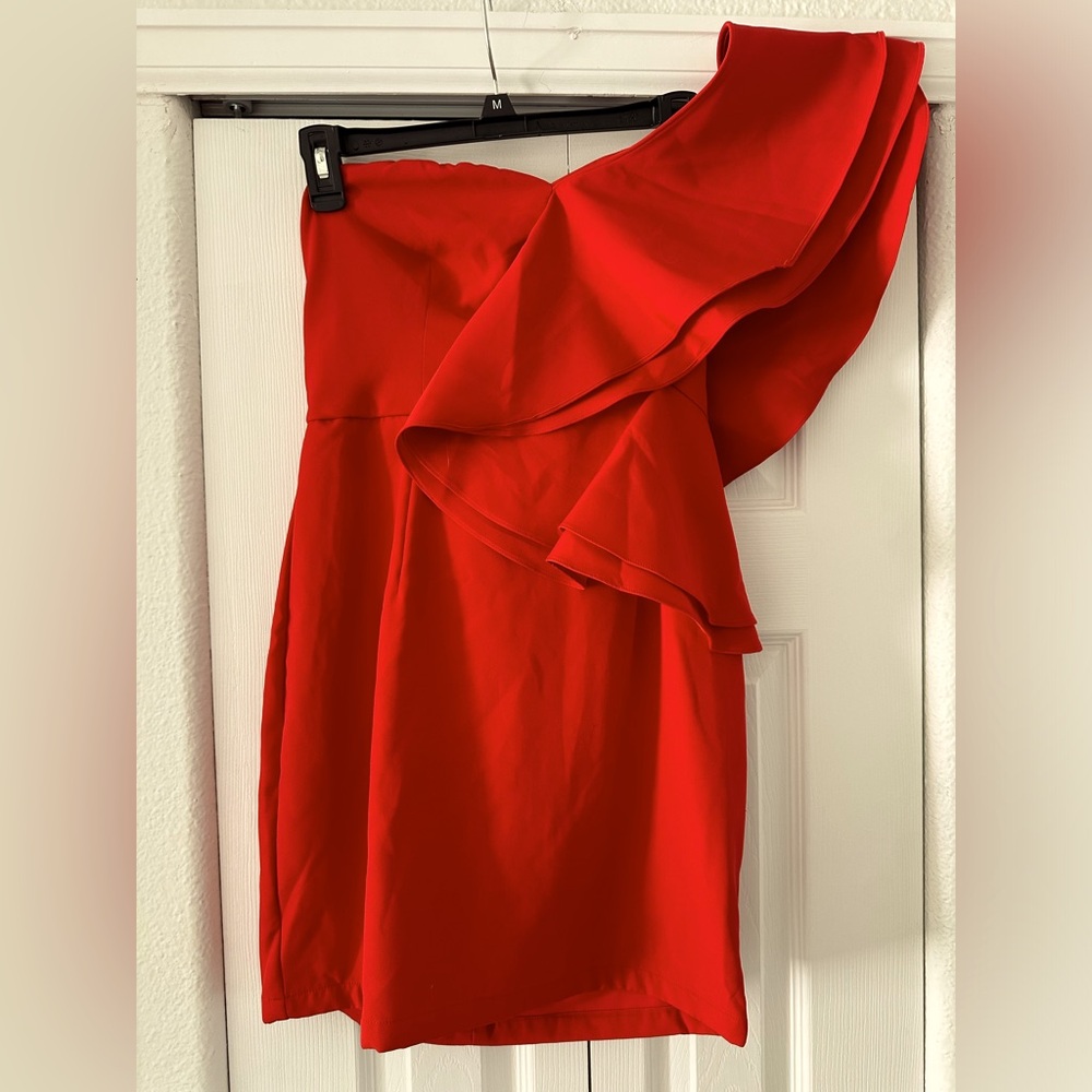 Showpo over the shoulder dress. Size 4 women’s.